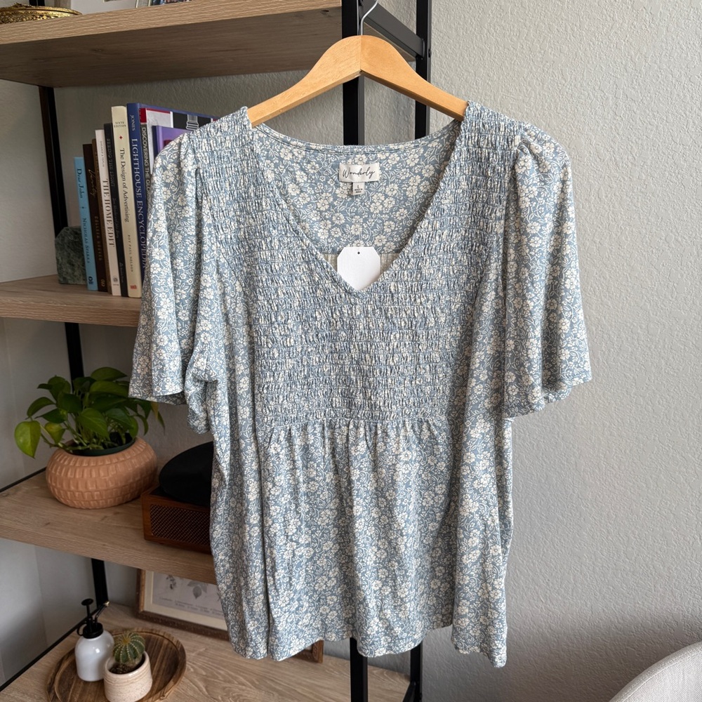 NWT Wonderly Floral Blue Smocked Blouse